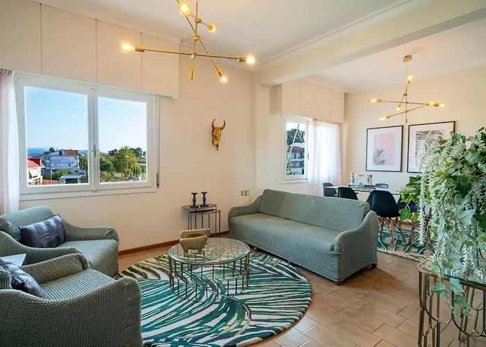 Luxury Apartment Vol 1 With 3 Bedrooms Close To The Lake